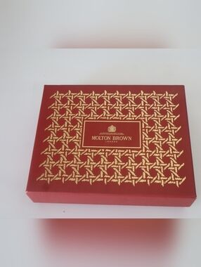 Molton Brown Fiery Pink Pepper Set: Bath & Shower Gel,Body Lotion& Eau de Parfum